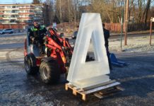 En isskulptur til julebordet