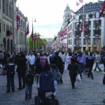 800px-Oslo_-_Karl_Johans_gate
