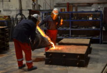 På besøk i jernstøperiet på Ulefoss