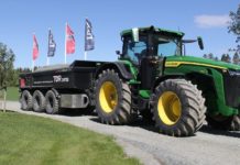 Avansert traktordumper tilpasset last og fart