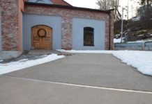 Leirblandet betong med armering av aluminium